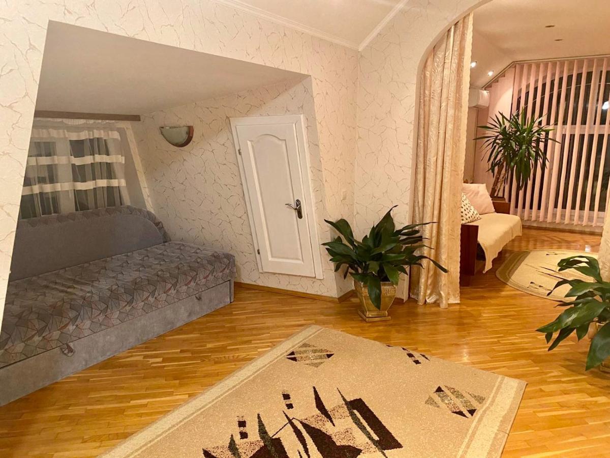 U Eli Hotel Polyana  Eksteriør billede