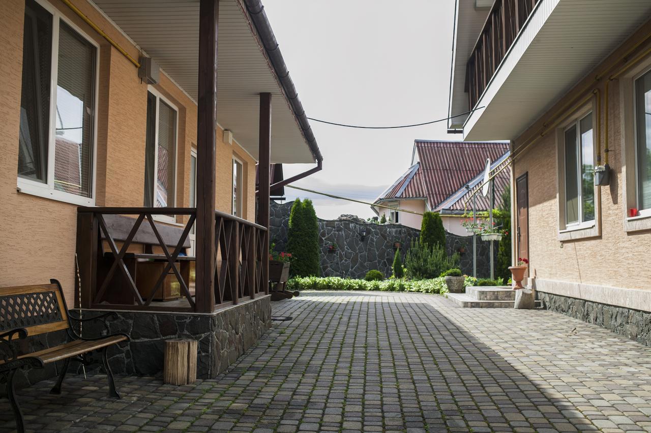 U Eli Hotel Polyana  Eksteriør billede